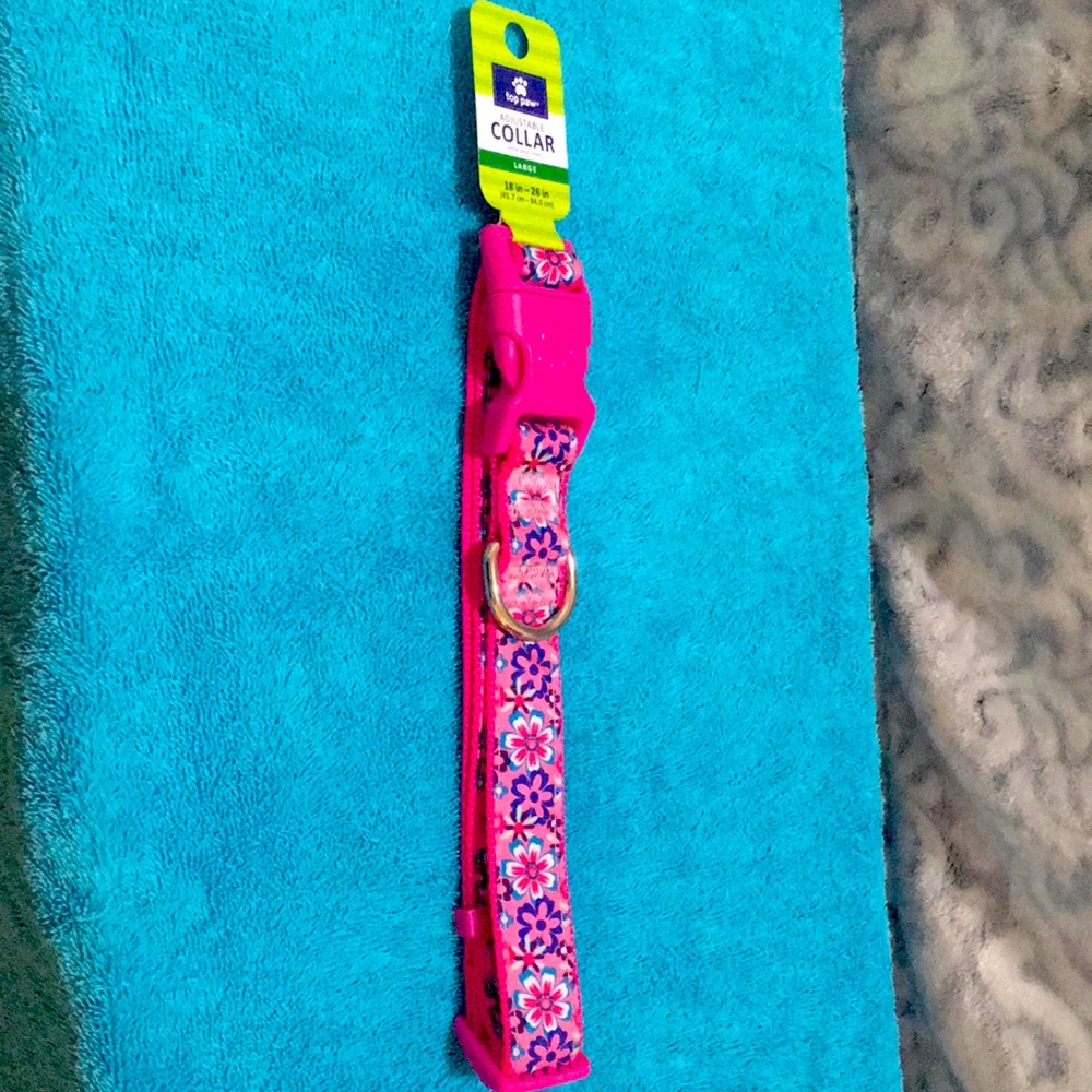 Dog collar, adjustable size 18 inches to 26 inches..